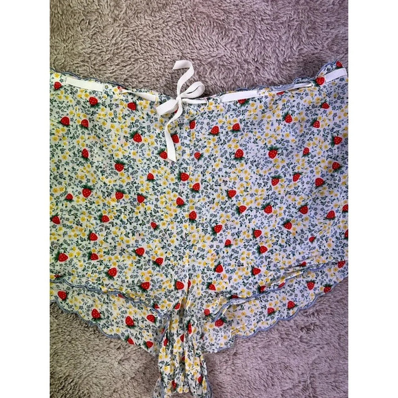 For love & lemons Women’s strawberry kiss shorts Size L - Picture 16 of 16